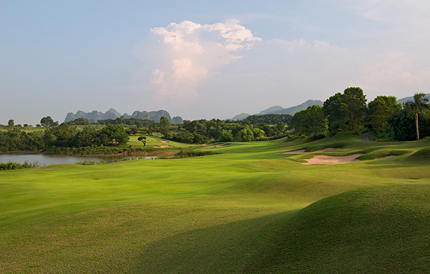 5th hole lakes courses, skylake golf resort, hanoi