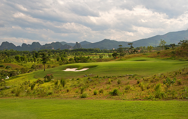 6th green, sky lake golf resort, sky course, hanoi, vietnam