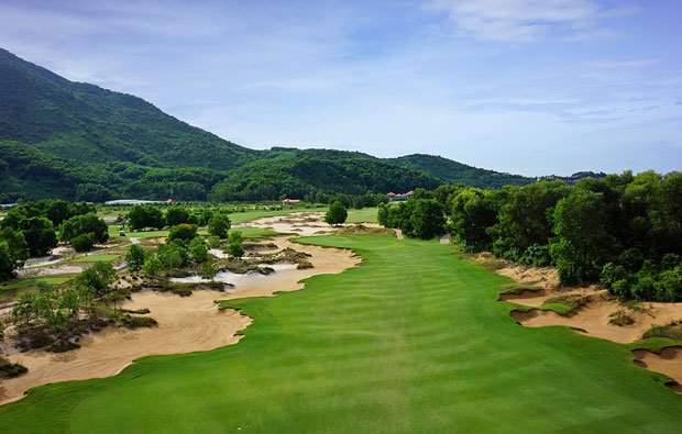 17th hole, laguna lang co golf club, danang, vietnam