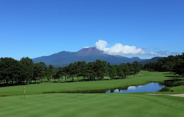 Karuizawa 72 Golf West Course Approach