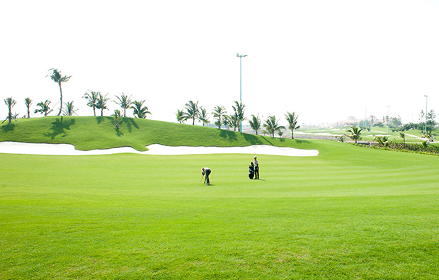 golfers, long bien golf course, hanoi, vietnam