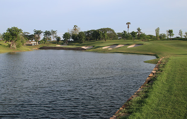 lake, nikanti golf club, bangkok, thailand