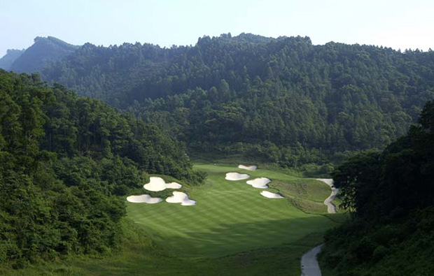 aerial view with challenging bunkers at norman course mission hills, guangdong china