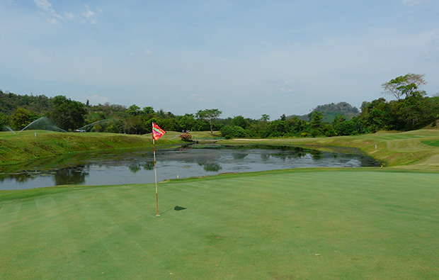 18th green, rajjaprabha dam golf course, samui, thailand