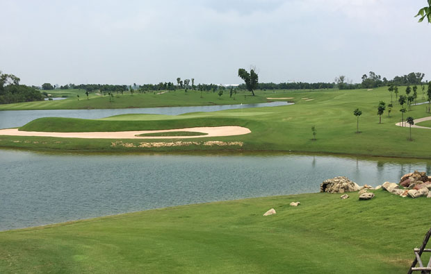 18th green Royal Bang Pa-In Golf Club