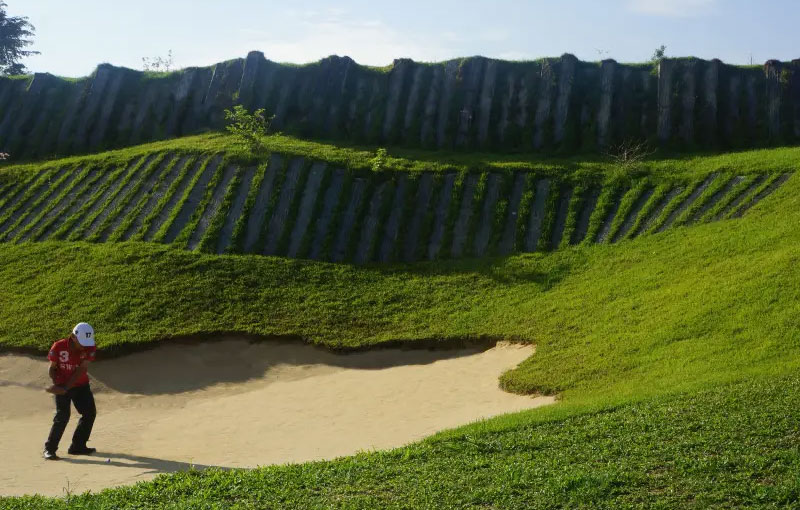 Siam Country Club Rolling Hills "Wall of Death"