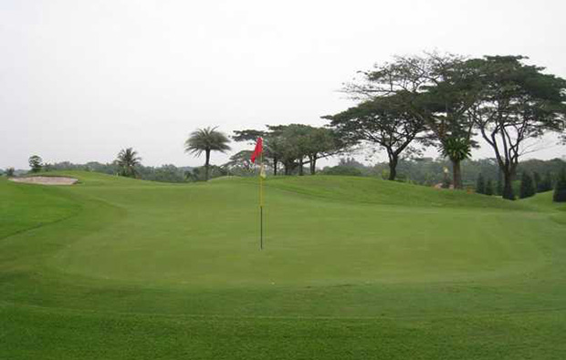 amazing green course warren golf country club in singapore