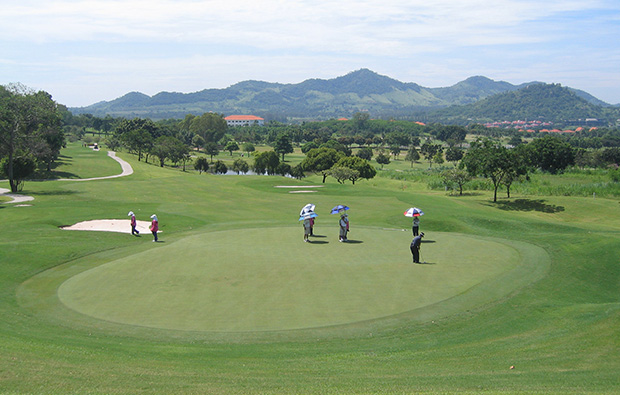 players putting, burapha golf club, pattaya, thailand