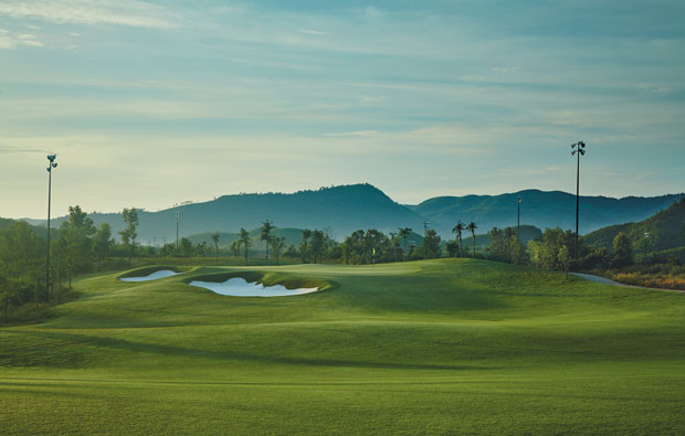 1st hole bana hills golf club, danang, vietnam