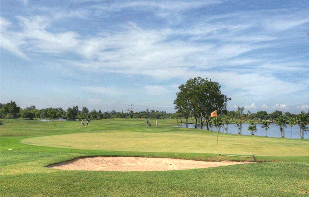 green at bangpoo golf club, bangkok, thailand