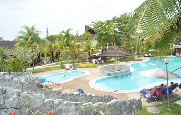 Beringgis Beach Resort pool