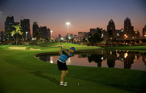 night golf, emirates golf club faldo course, dubai, united arab emirates