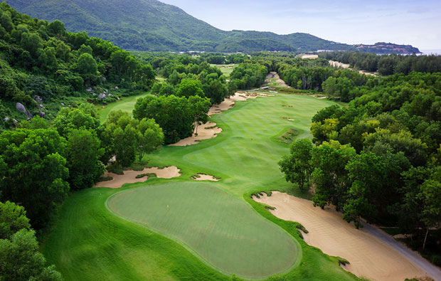 7th green, laguna lang co golf club, danang, vietnam