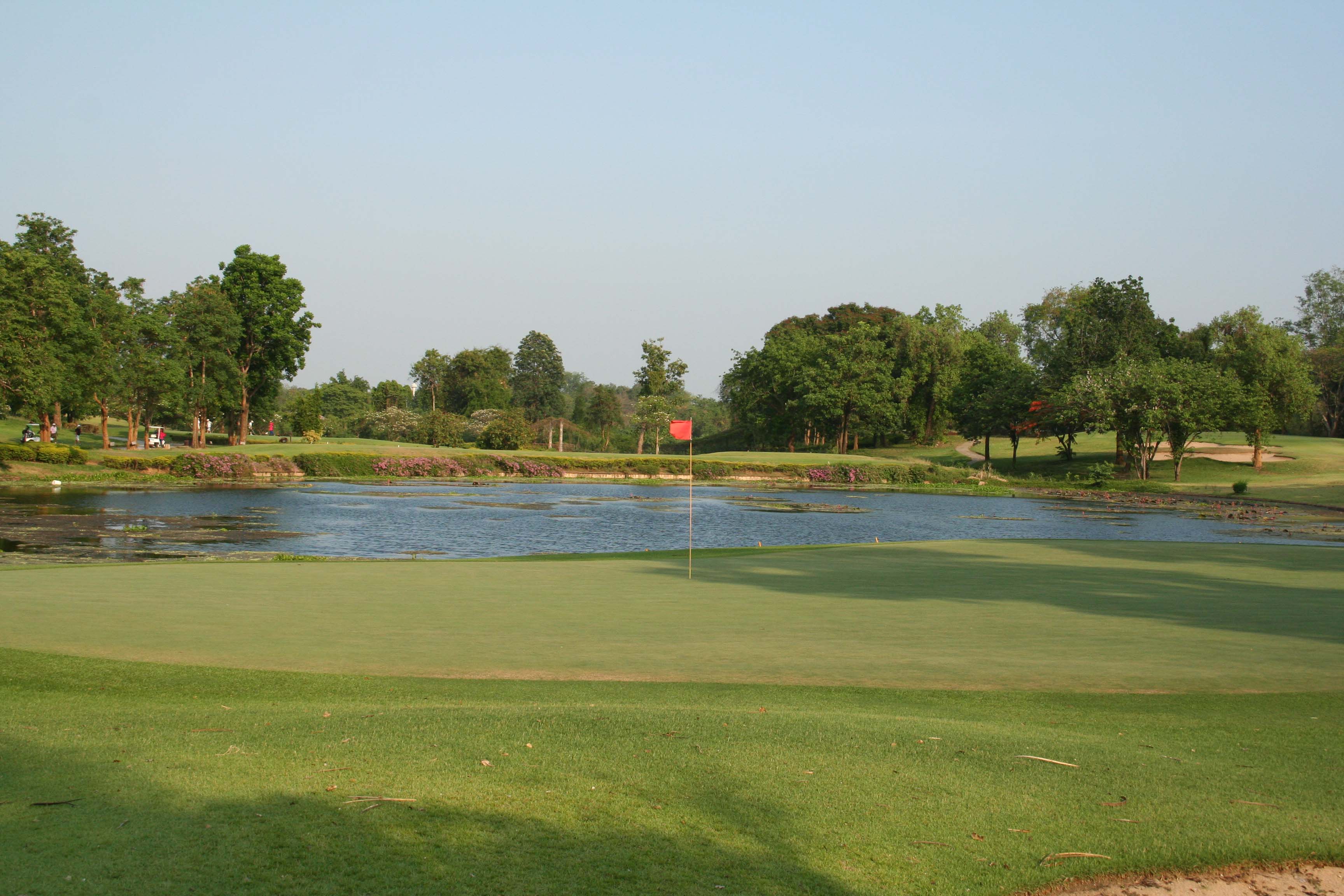 Water hazard Nichigo Resort Country Club, Kanchanaburi