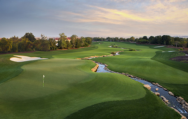 18th hole, jumeirah golf estates earth course, dubai, united arab emirates