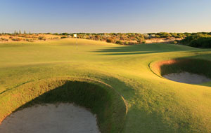 Bunkers Links Kennedy Bay in Perth