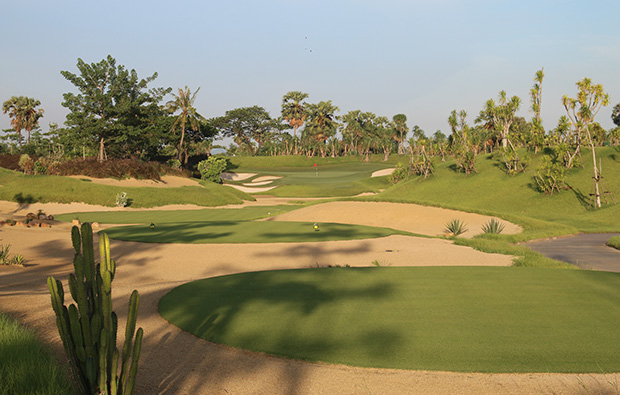 bunkers, nikanti golf club, bangkok, thailand