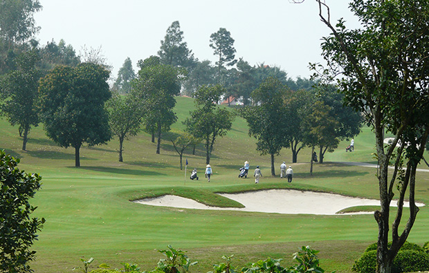 golfers, tam dao golf resort, hanoi, vietnam