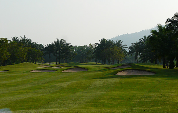 par 4 at greenwood golf club, pattaya, thailand