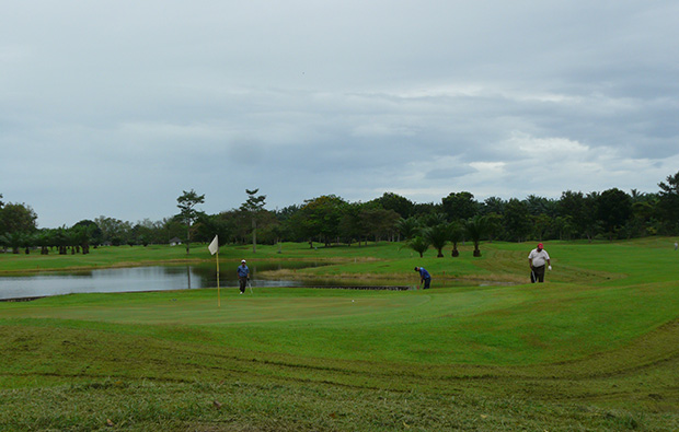 approach to green  penang golf resort, penang