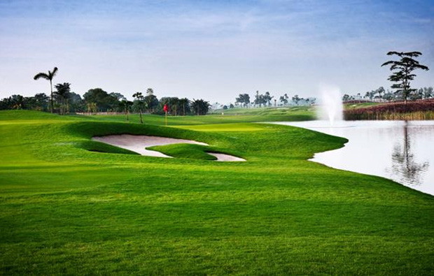 lake fountain, royale jakarta golf club, jakarta, indonesia