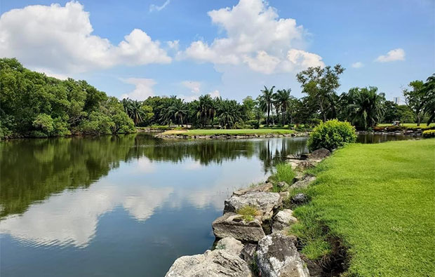 Island green  Subhapruek Golf Club, Bangkok, Thailand