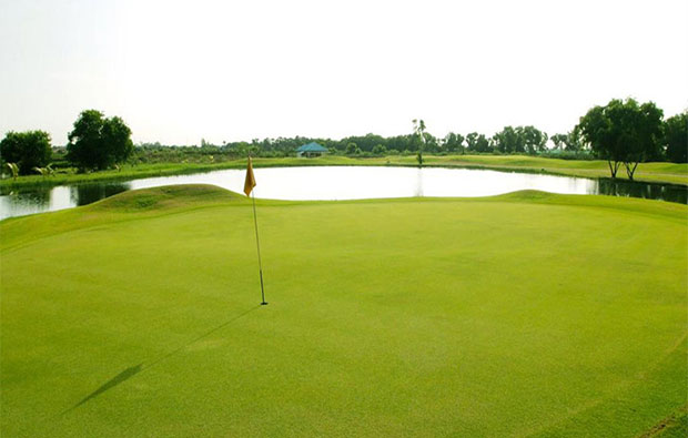 Sunrise Lagoon Country Club Green