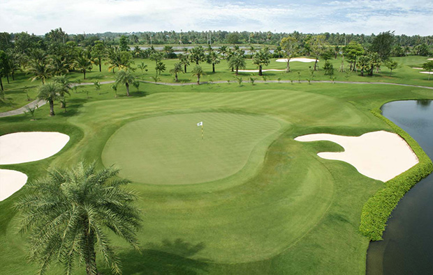 green and bunkers, suwan golf country club, bangkok, thailand