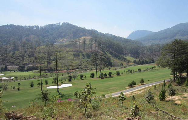 putting, sacom tuyen lam golf club, dalat, vietnam