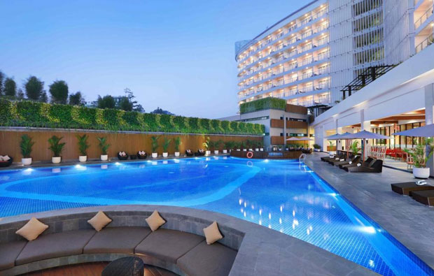 The Alana Hotel Sentul pool