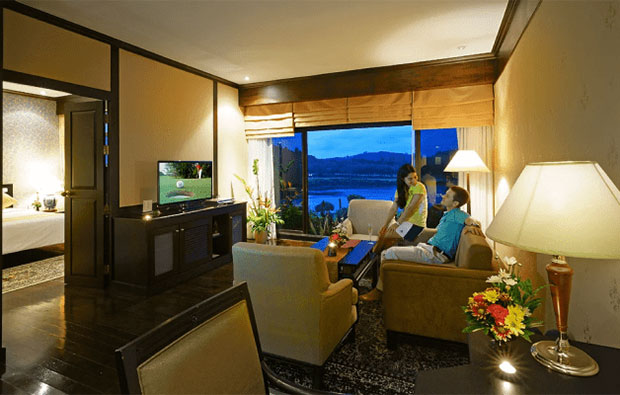 Blue Canyon Lodge - executive suite course view room
