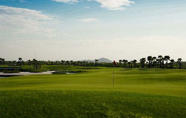 Chhun On Golf Resort Palm Course Green