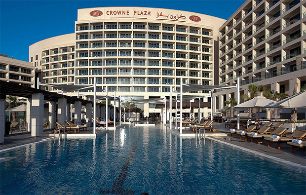 Crowne Plaza Yas Island Swimming Pool