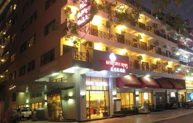 Exterior, Lux Riverside Hotel