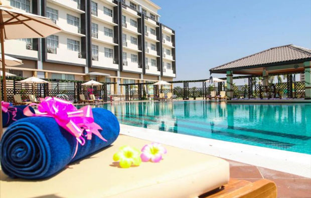 Mingalar Thiri Hotel pool