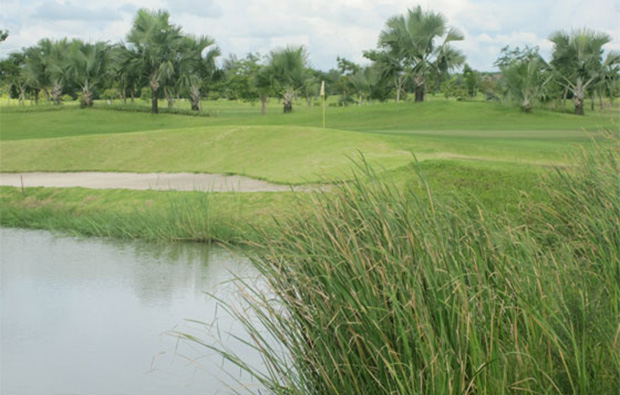 Royal Mingardon Golf Country Club water hazard