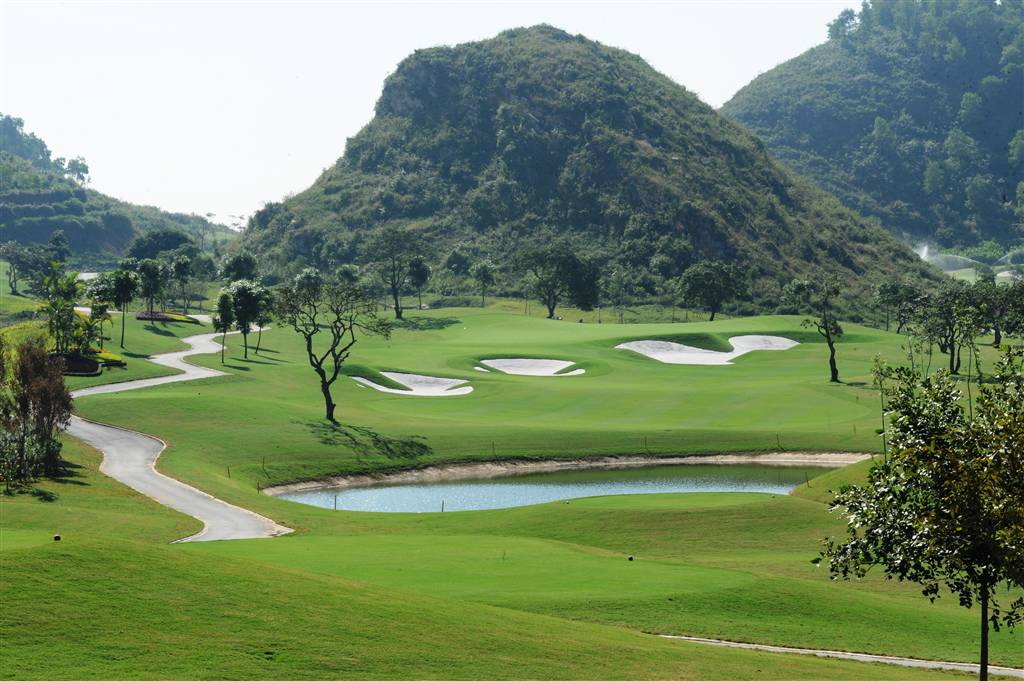 tee box, royal golf club, hanoi, vietnam