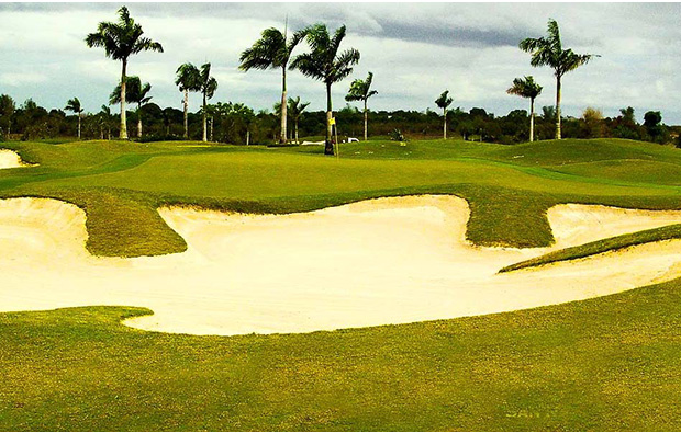 Well protected green at Royal Northwoods Golf Country Club, Manila, Philippines