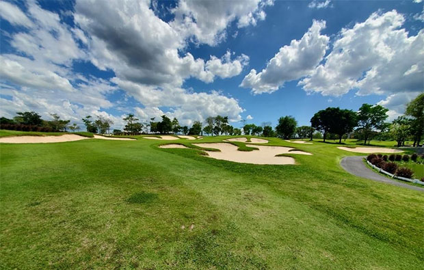 Bunkers Rancho Charnvee Khao Yai Golf Club