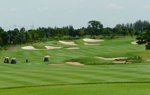 driving to the green, riverdale golf club, bangkok, thailand