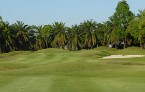 view towards green, summit windmill golf club, bangkok, thailand