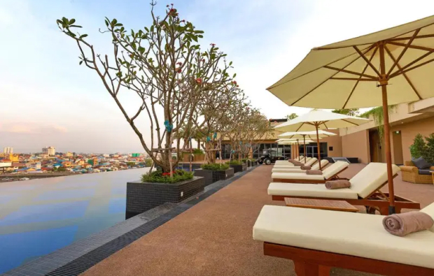 SUN & MOON, Riverside Hotel