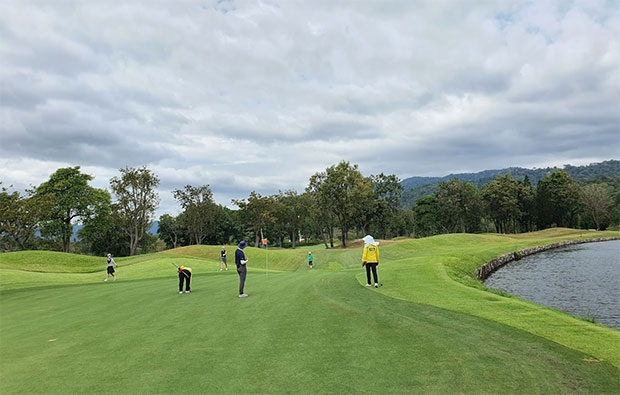 Sunrise Lagoon Country Club Green