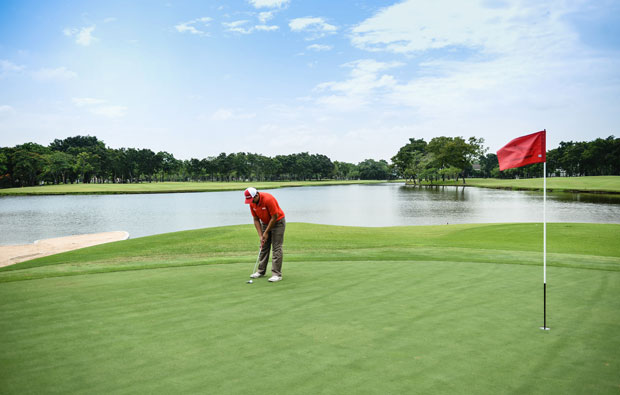 putting, thana city golf club, bangkok, thailand