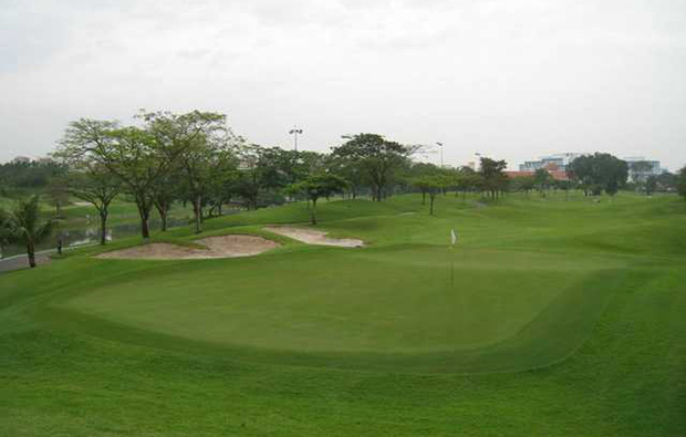 small green slope at warren golf country club in singapore